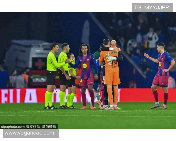 比利亚雷与巴塞罗那激战正酣谁能在西甲赛场笑到最后